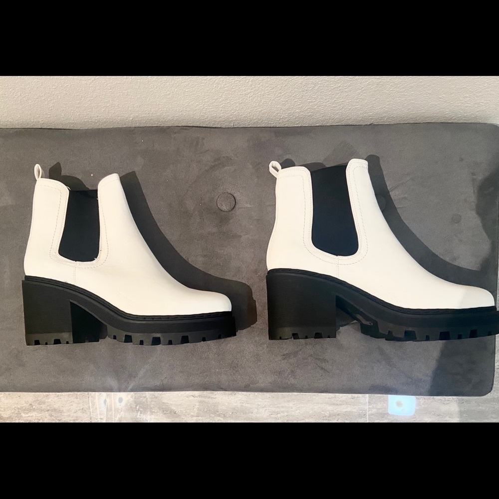 Boots - Picture 3 of 3